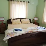 Shirley\'S Guest House